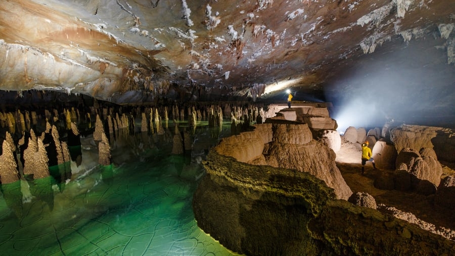 Công ty Oxalis cũng phục vụ du khách các tour du lịch hai ngày đến hang hang Va và Nước Nứt.